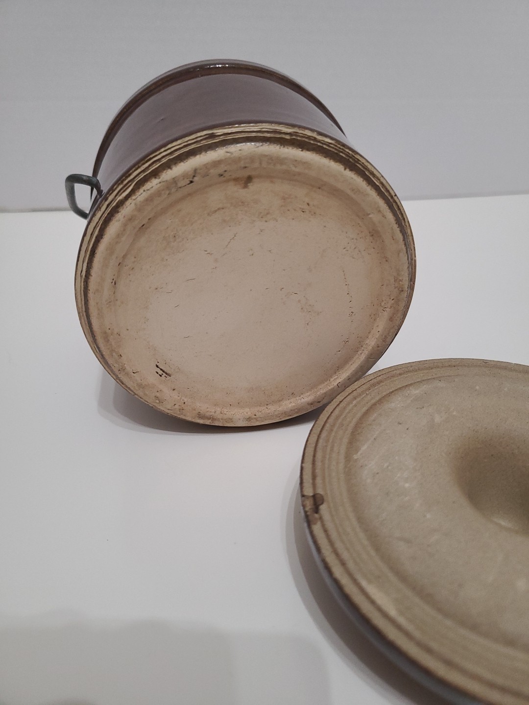 Vintage Brown Stoneware Cheese Butter Crock With Wire Bail Lid Closure no chips