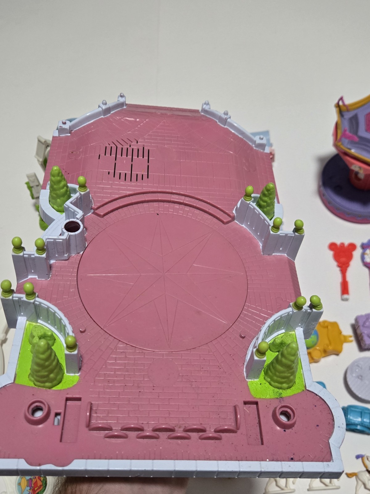 DISNEY SHOWTIME CELEBRATION, CINDERELLA, ITS A SMALL WORLD PLAYSETS + EXTRAS