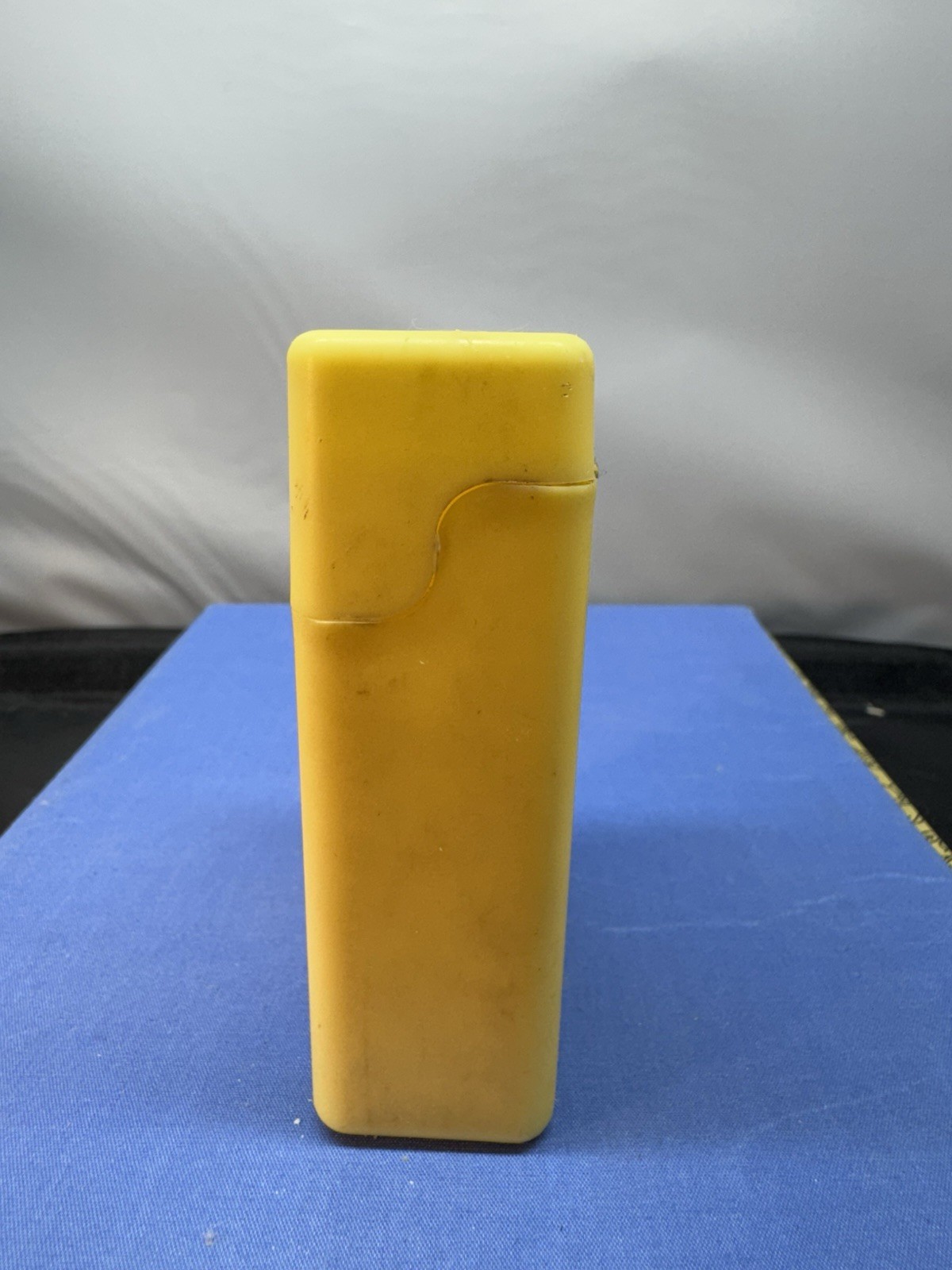 Vintage Top Cigarettes Plastic Case Republic Tobacco Co., 1 Pack Size Yellow