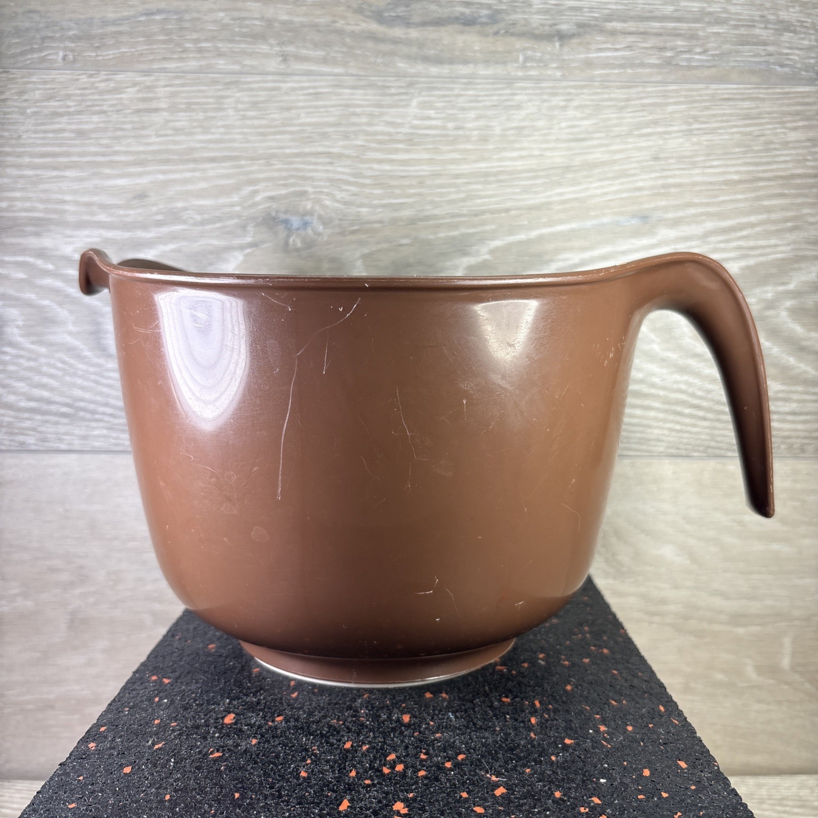 Vintage Rubbermaid Mix-N- Go Grip Brown Plastic 3-quart (12-cup) Batter Bowl