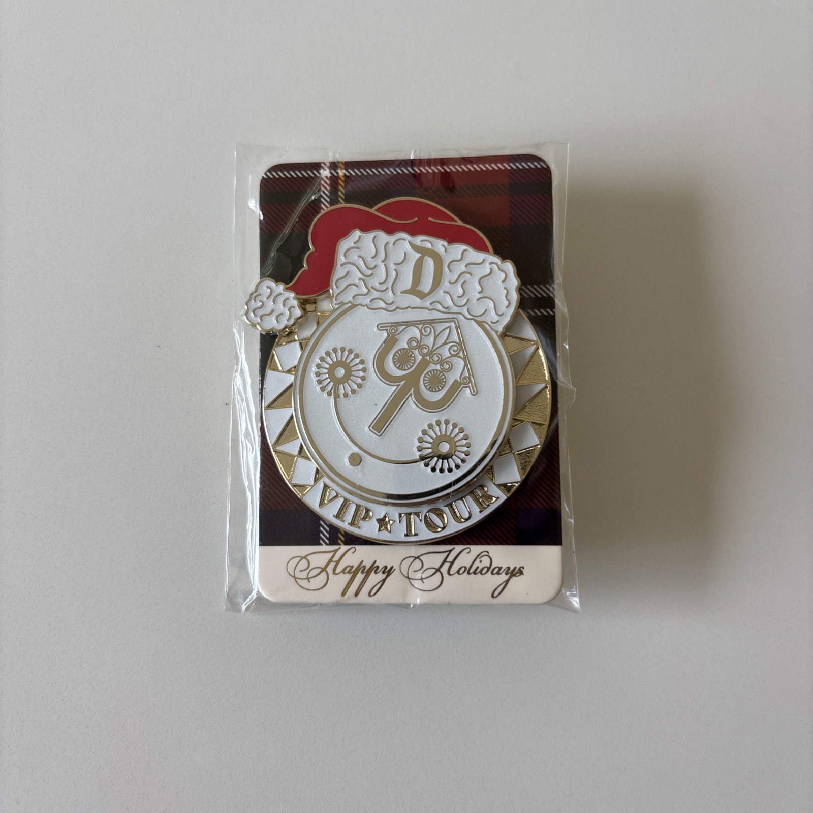 Disneyland VIP Tours Small World Clock Face Happy Holidays Pin Santa Hat 2024
