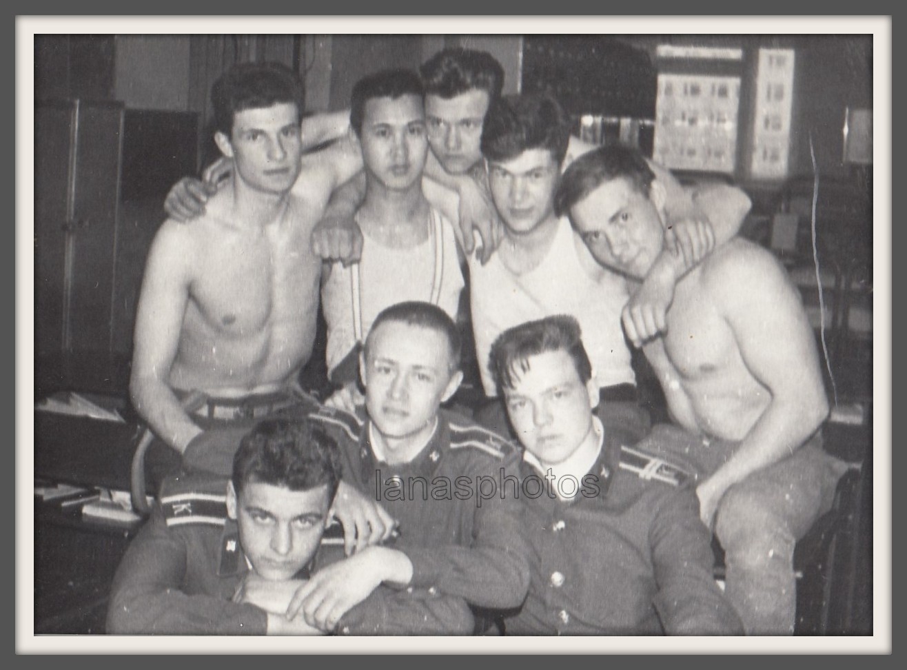 Bedroom Soldier Army Closeness Handsome men jock Affectionate hugs photo Gay Int