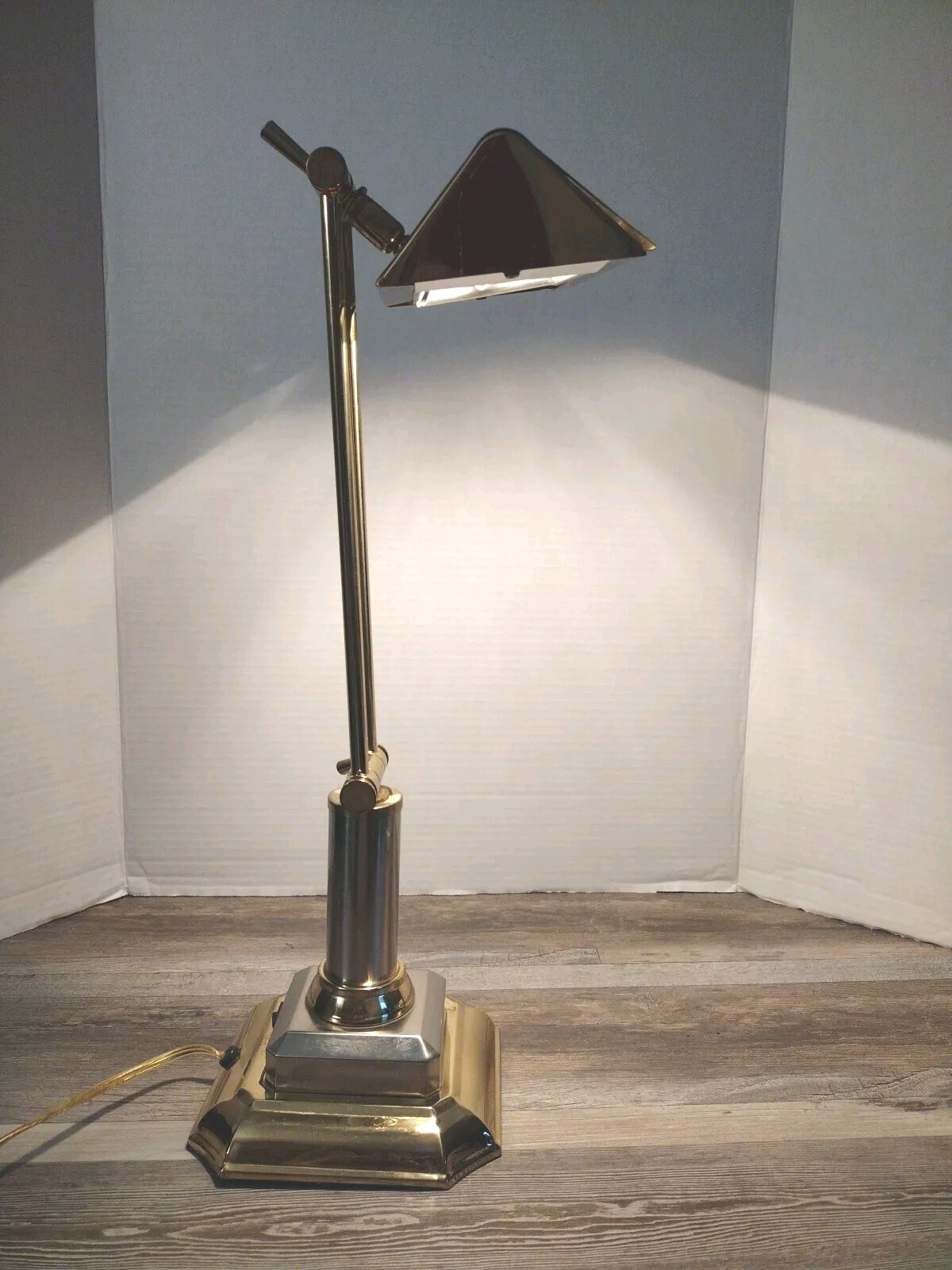 Vtg Underwriters Brass Lamp Adjustable 100 watts type t bulb 120v 60hz