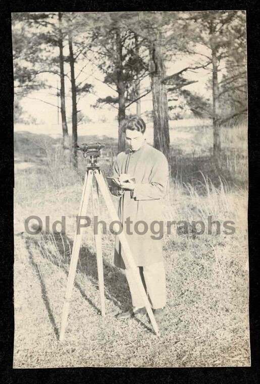 HANDSOME YOUNG MAN/SURVEYOR IN THE WOODS 1947 OLD/VINTAGE PHOTO- F394