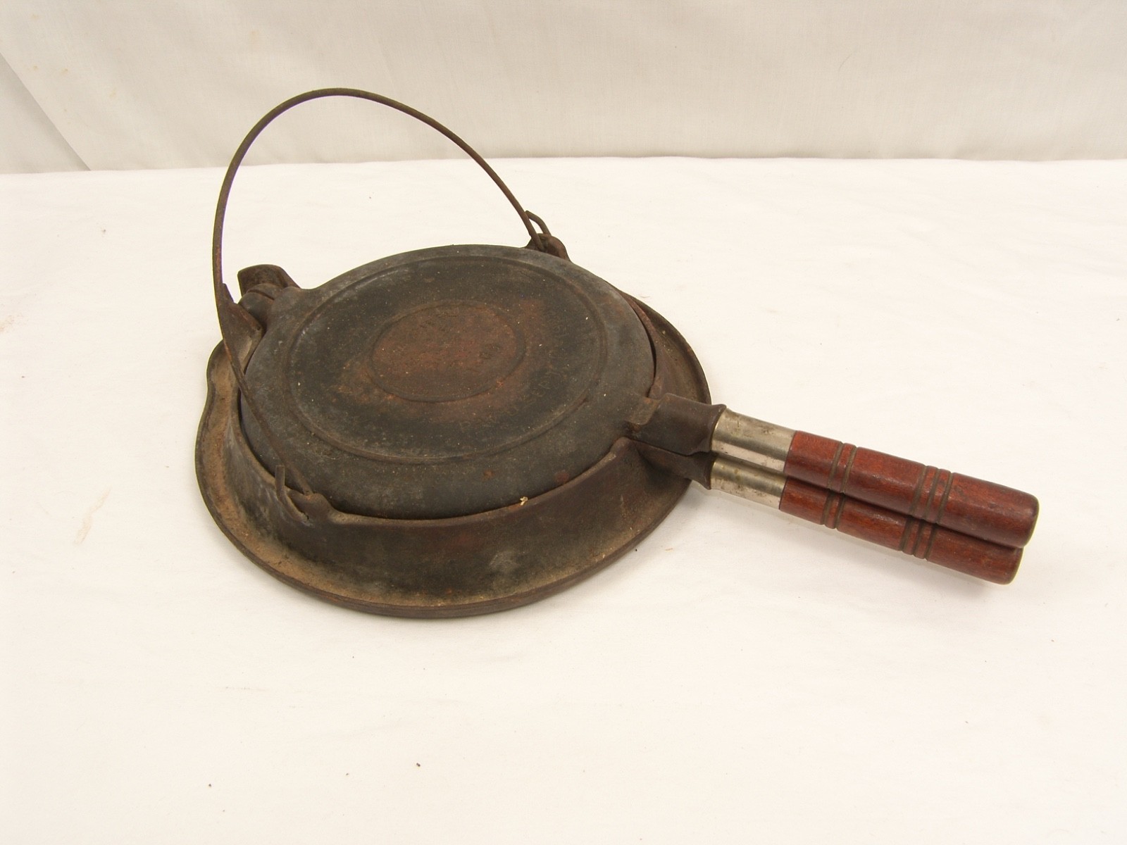Vintage Wagner Ware Cast Iron Sidney-O- 1408 1925 Waffle Maker W/Low Base Stand