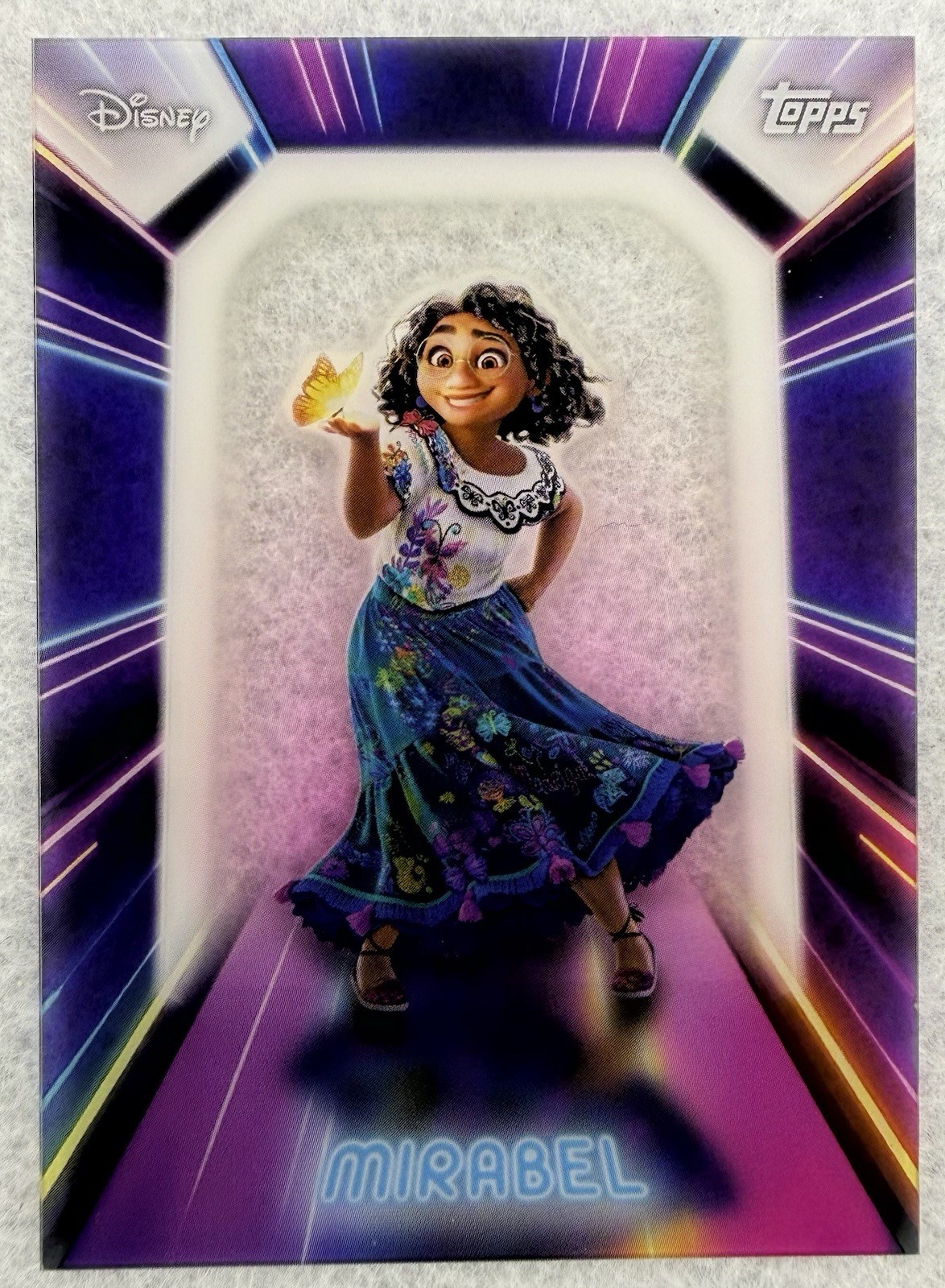 Mirabel SP PETG Neon Lights 2026 Topps Disney Neon Encanto NPL-16