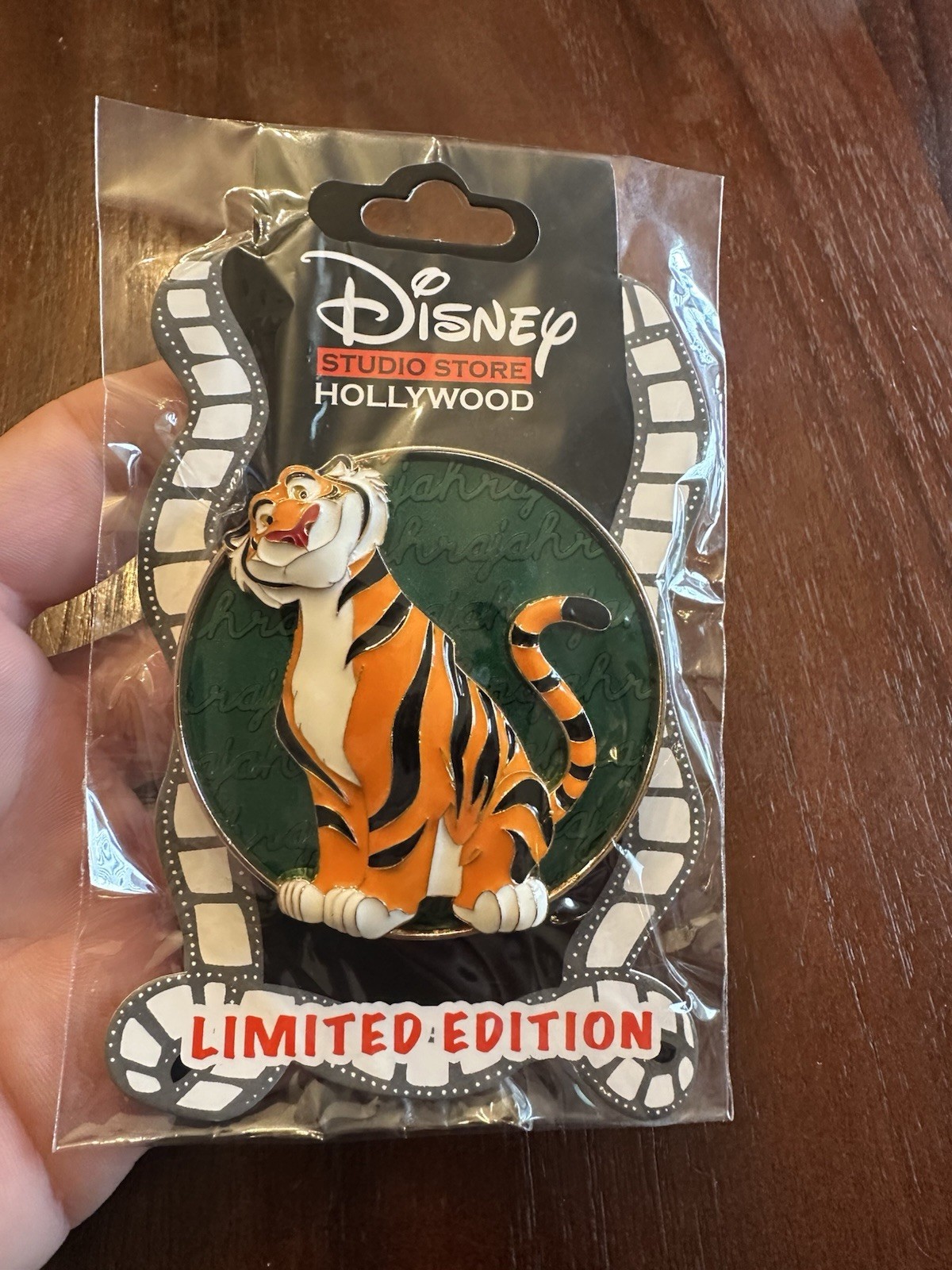 DSSH D23 Expo Rajah Cursive Cutie LE 400 Pin Jasmine Aladdin Tiger DSF Disney
