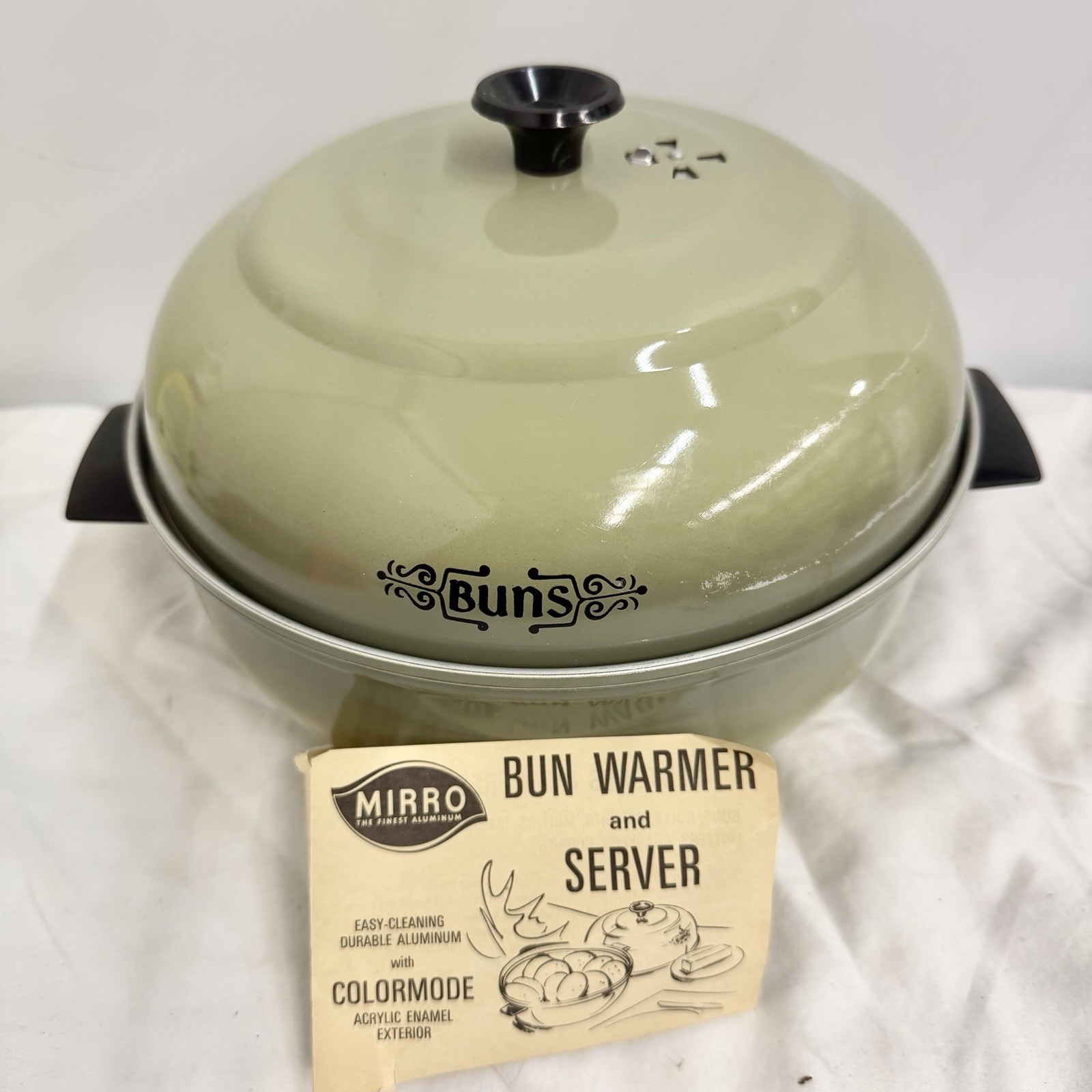 Mirro MCM Avocado Green Bun Warmer Server ColorMode Aluminum USA Vintage 9.5”