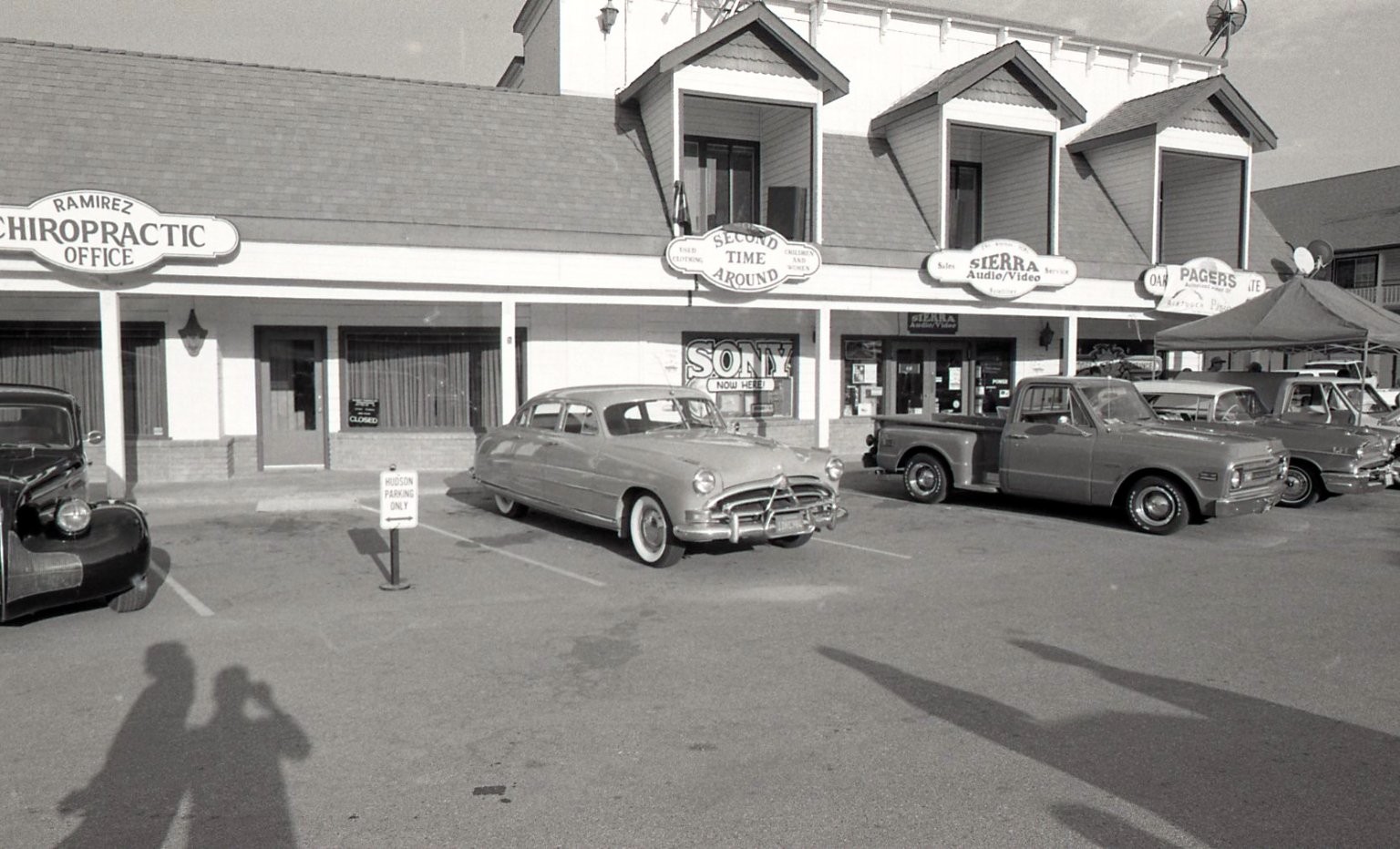 sl42 Negative 1990’s Oakhurst Hudson Hornet & Chevy Truck Street Scene 454a