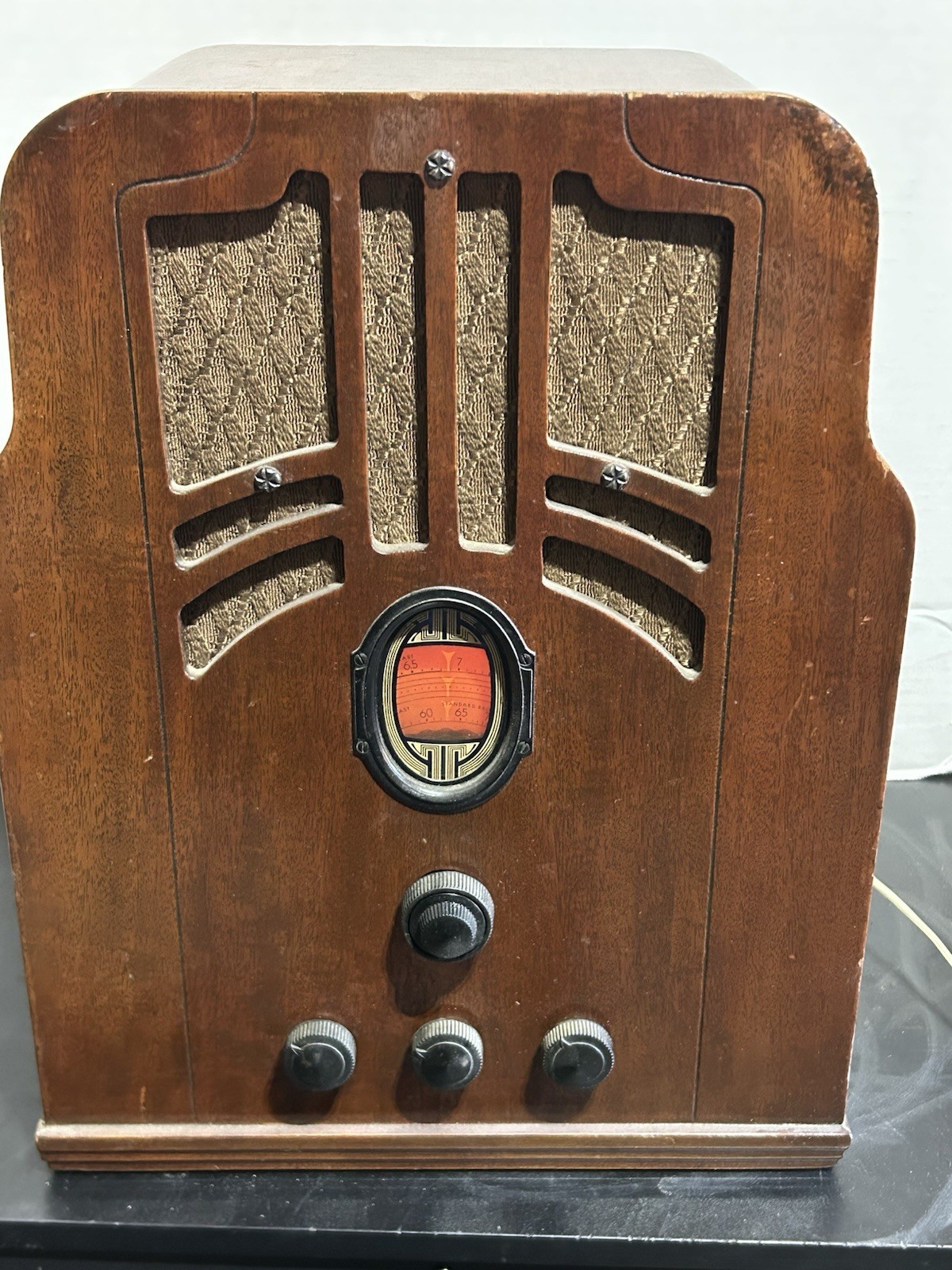 Vintage Philco Model 610 Antique Tombstone Tube Cathedral Radio