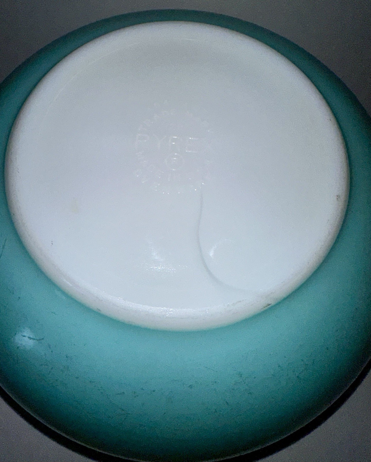 Vintage Pyrex Solid Turquoise 4-Quart Mixing Bowl (#404) – Arched Trade Mark