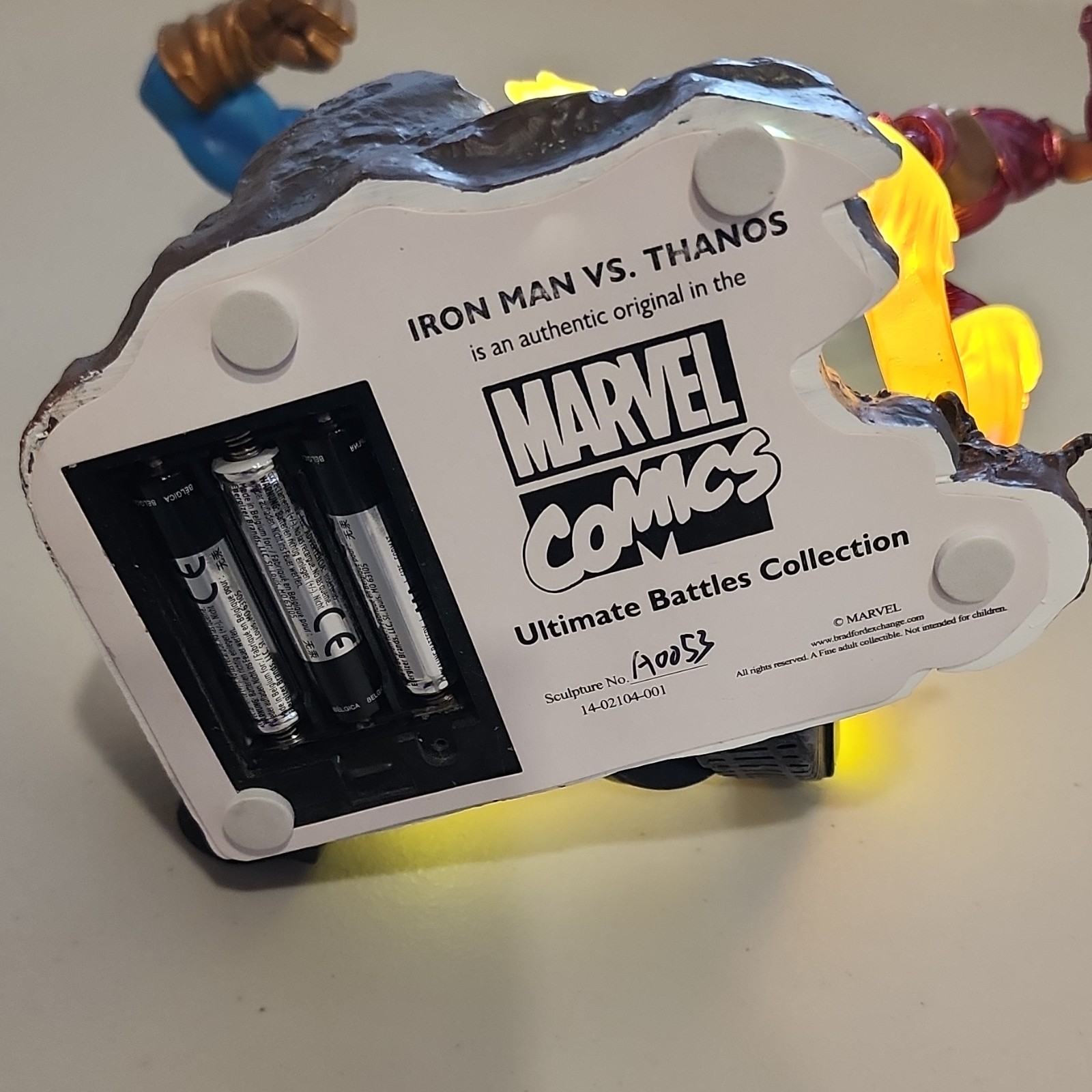 Marvel Comics Iron Man & Thanos Light Up Plastic Ultimate Battles Collection