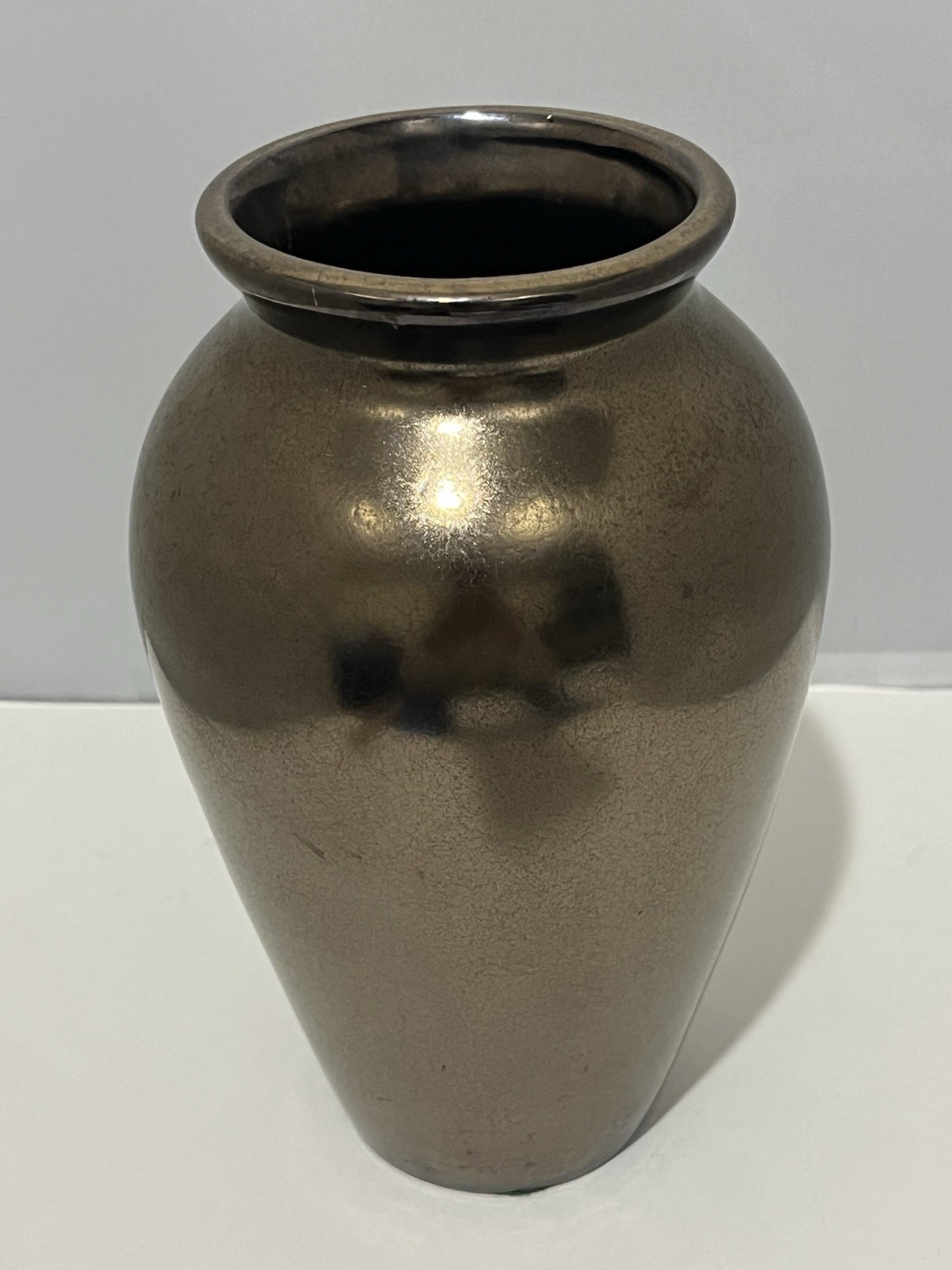 VTG 2001 Gold Bronze Metallic finish Haeger Vase 560-81 “antiqued” look 8″ tall
