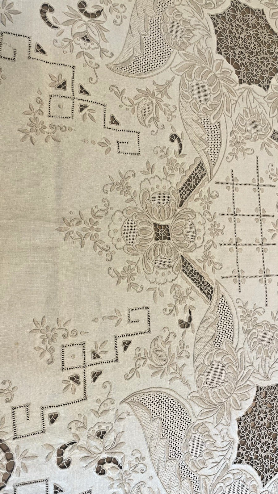 New Vintage Madeira Museum quality Hand Embroidered Tablecloth With 12 Napkins.