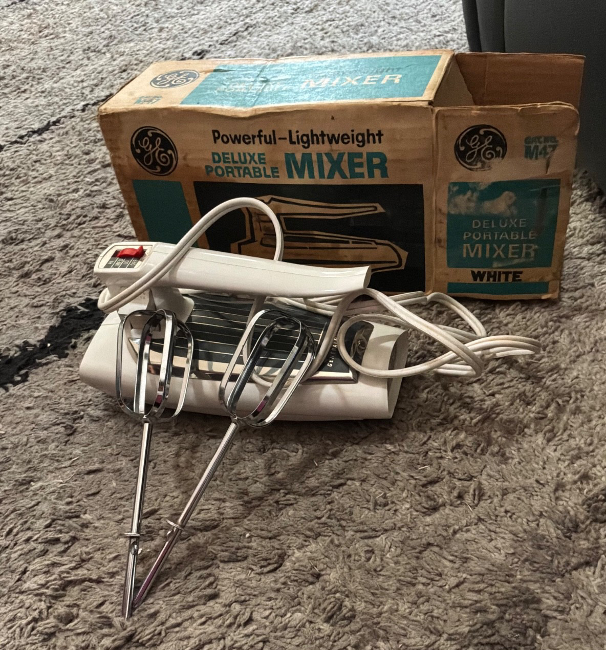 Vintage Mid Century GE 30M47 Hand Mixer 100 Watts w Beaters and Cord Tested box