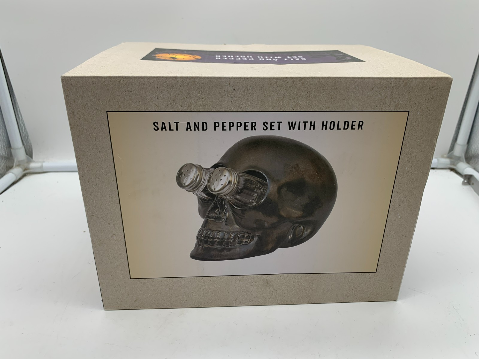 Cracker Barrel Ceramic 6.5in Halloween Skull Salt + Pepper Set AA02B60010