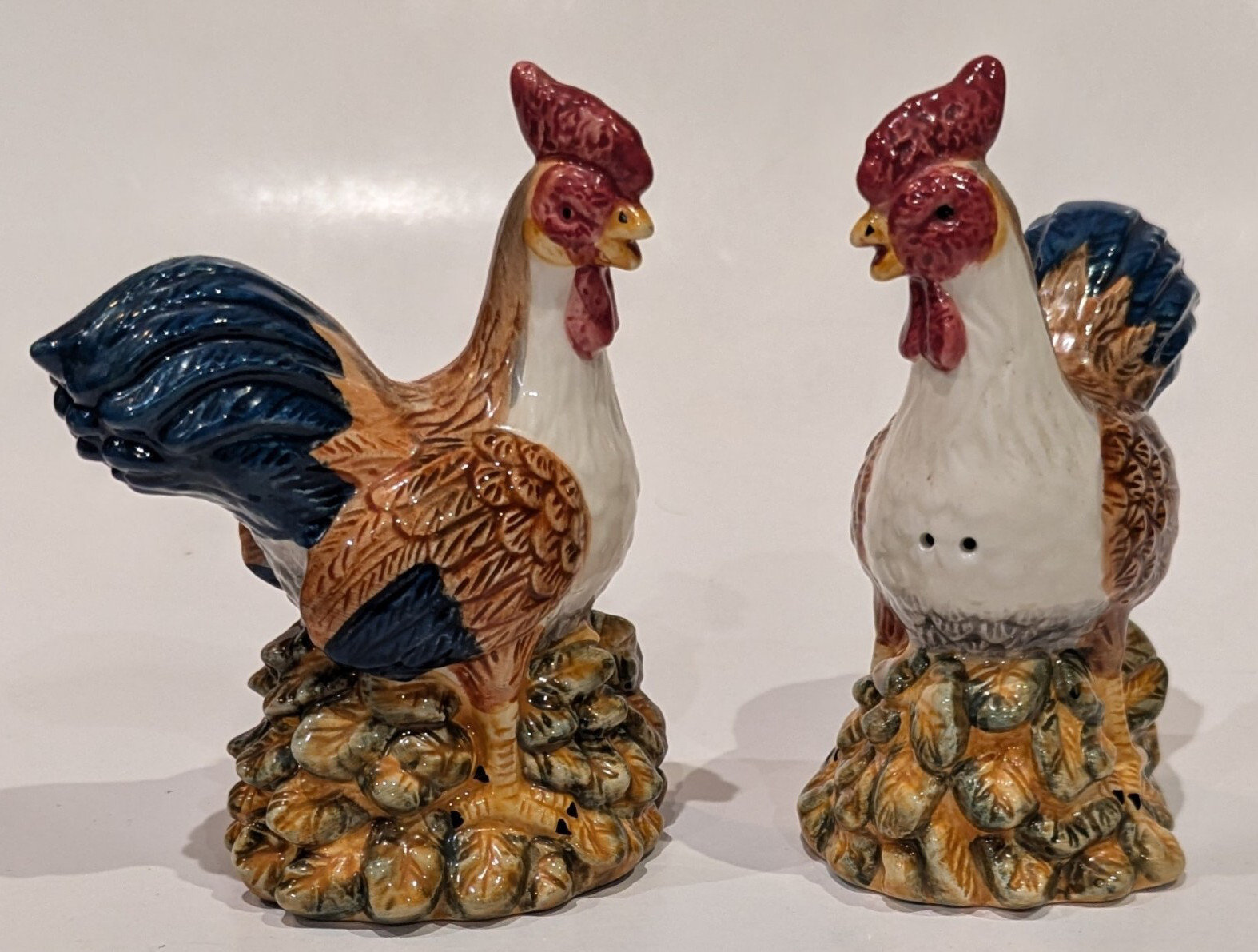 Chicken Rooster Salt Pepper Shaker Set Ceramic Farmhouse Trans-world 5″T Vintage