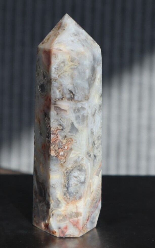 CRAZY LACE AGATE POINT 3.27 INCHES TALL/ 80 GRAMS
