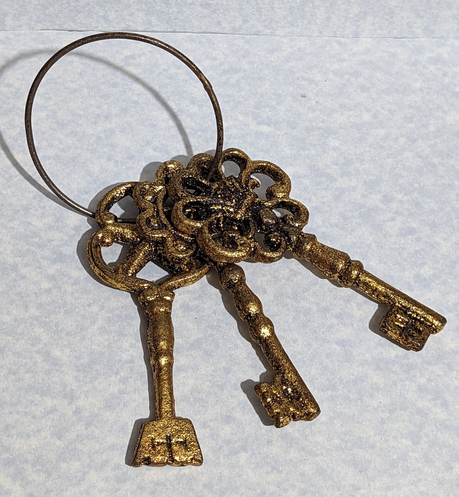 3 – Oversized Gold Tone Rustic Look Keys on Metal Ring – Eclectic Wall Art Decor