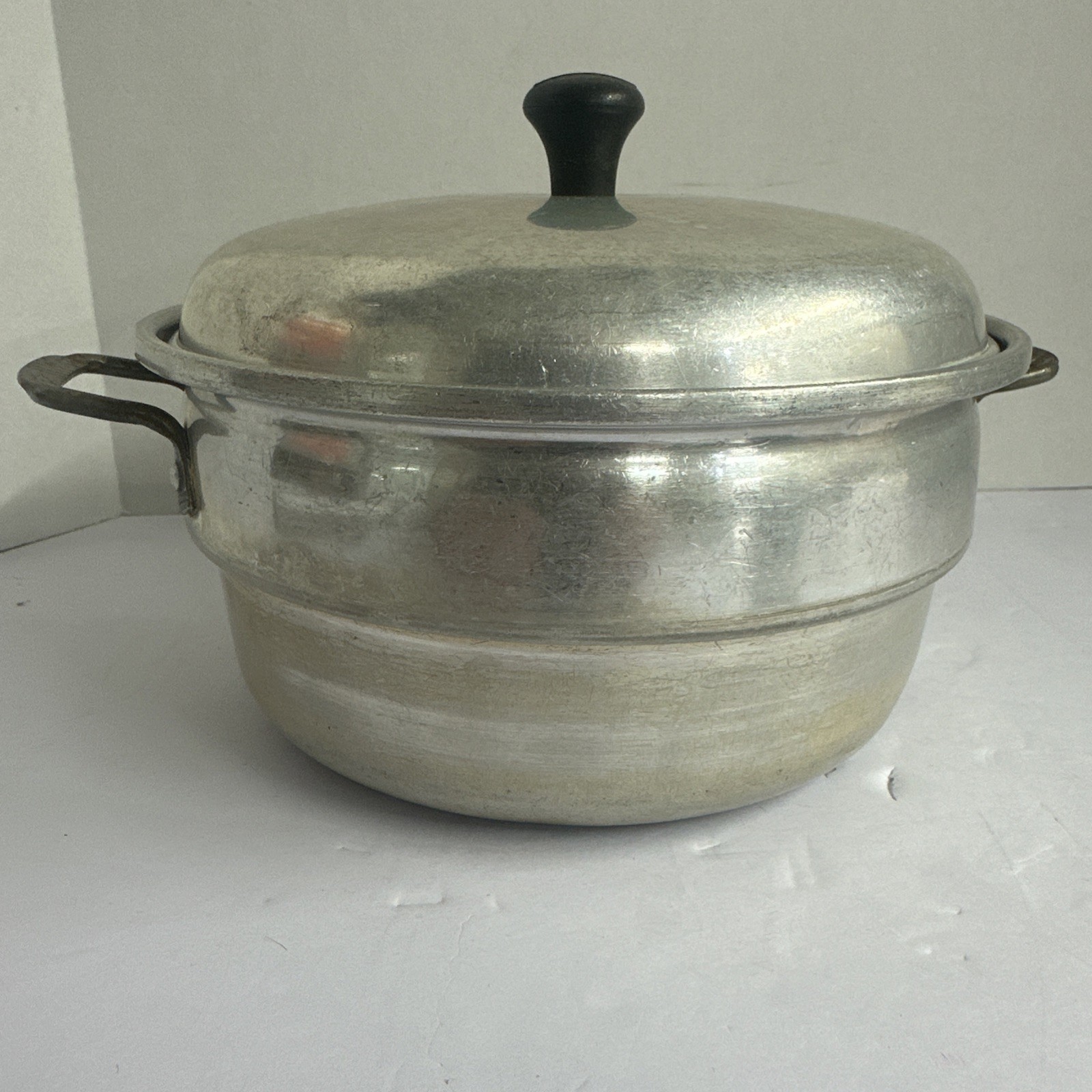 Vintage WearEver Aluminum Pot. 3-4 Qt.