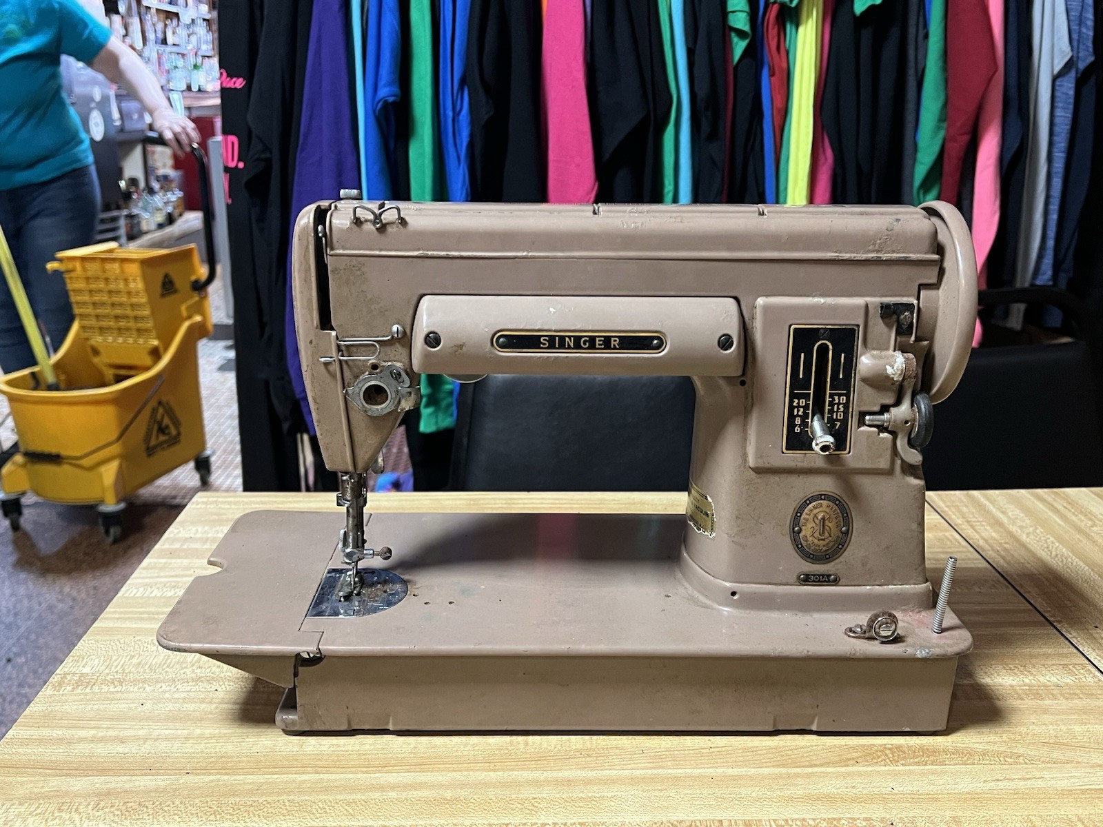 Singer 301A Sewing Machine Short Bed Tan/Cream Brown Mocha Used Untested