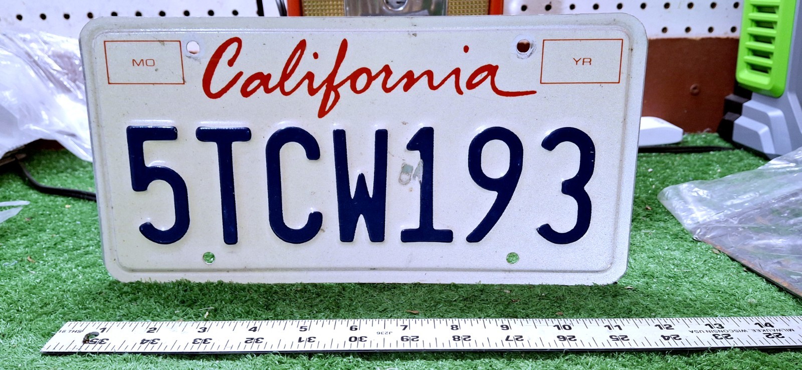🇺🇸 – CALIFORNIA – und vintage Lipstick graphic license plate – cond as shown
