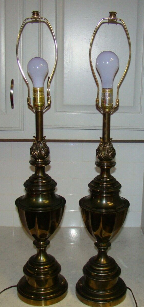 Vintage Pair Neo-classical Stiffel Regency Trophy Urn Antique Brass Table Lamps