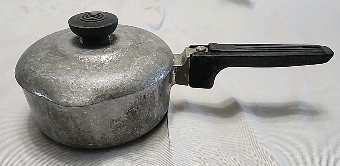 Vintage Magnalite GHC USA 1 Quart 1 Sauce Pan Double Spout. With Lid USA