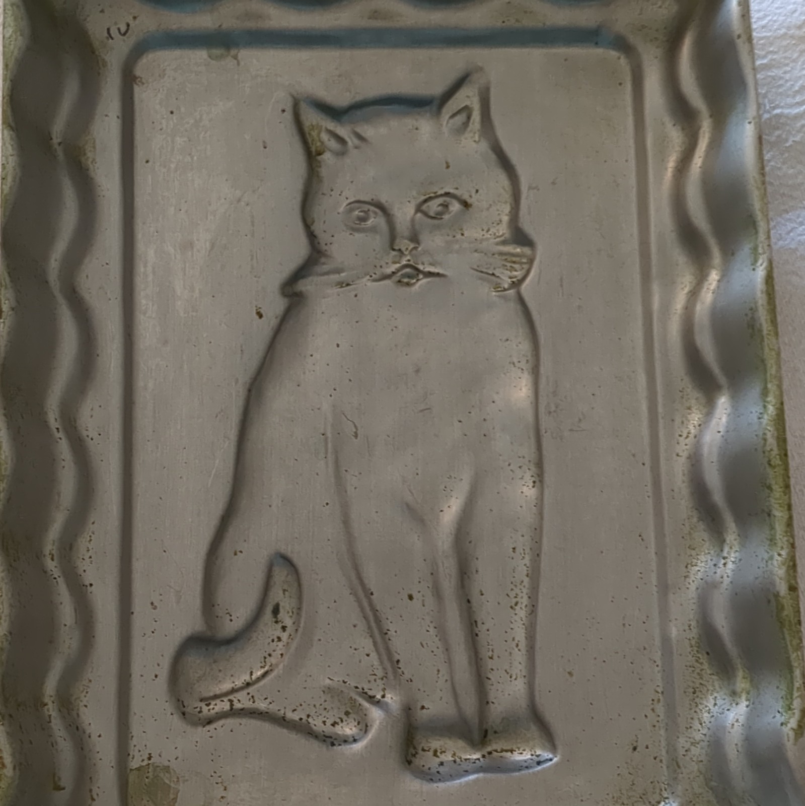Vintage Copper Cat-Shaped Cake Pan Mold w/ Hanging Loop, 1 Qt (1900-1919)