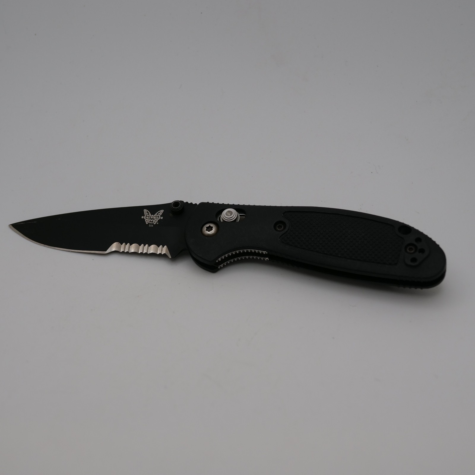 BENCHMADE 556 Mini Griptilian All Black D2 Drop Point Combo Edge Great Shape