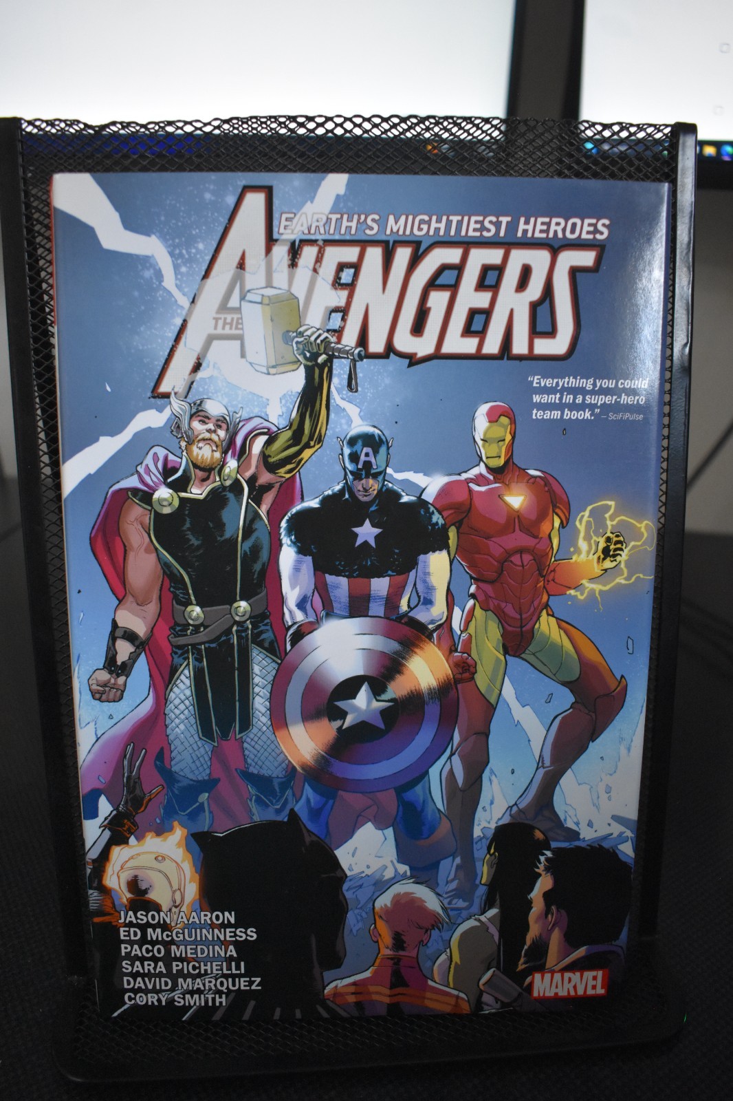 Avengers by Jason Aaron Volume 1 Marvel Deluxe Hardcover 2021 VERY RARE Thor Cap