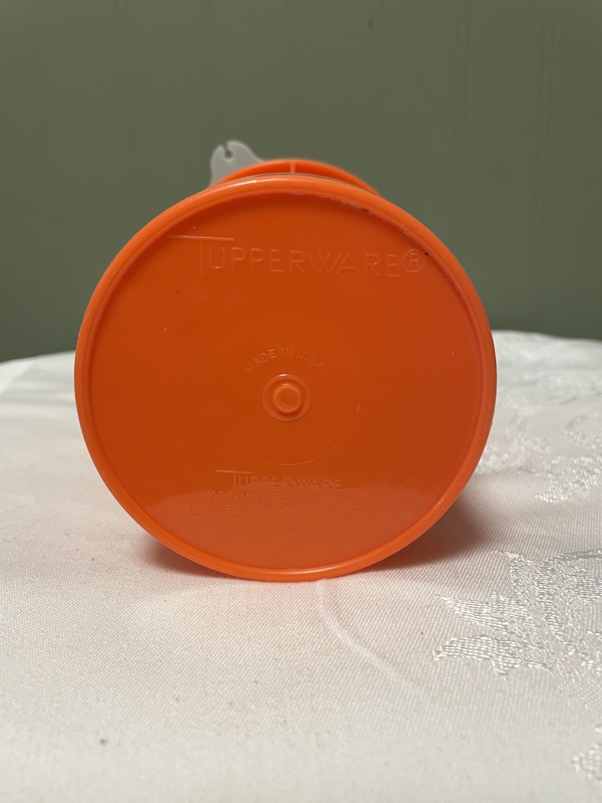 Tupperware 1 Quart Handolier Container 321-14 Orange Drink Storage w/ lid, pour