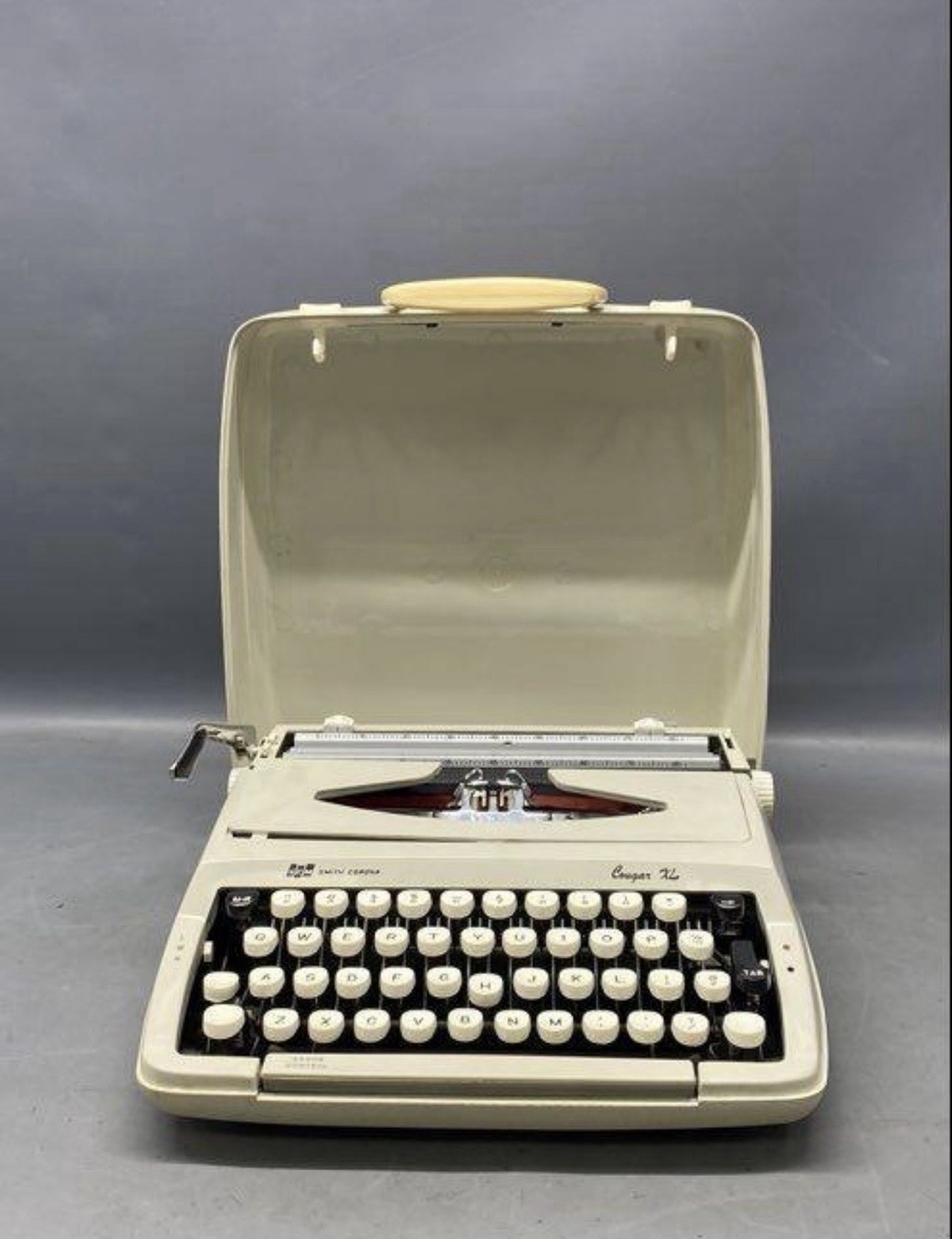 VTG. Smith-Corona Cougar XL Light Weight Portable Manual Typewriter. As-Is