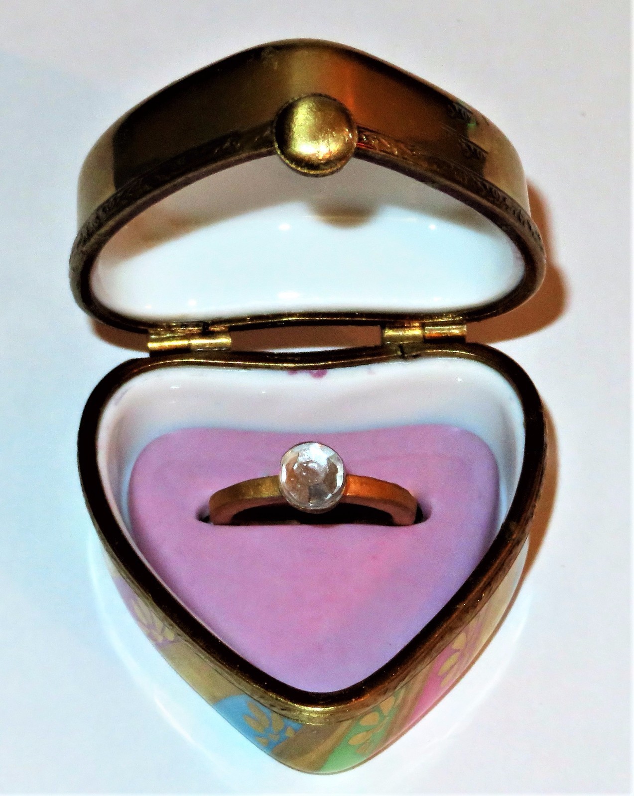 LIMOGES BOX- CHAMART – HEART & DIAMOND ENGAGEMENT RING -FLOWERS- ANNIVERSARY