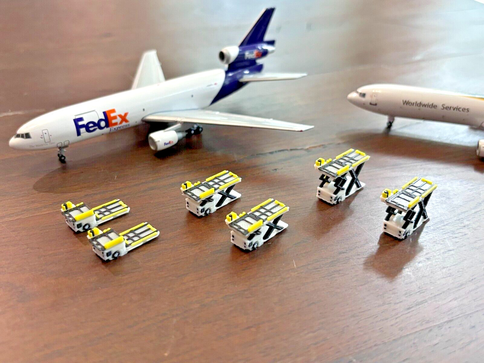 1:400 Model Airport Accessories – 6 Piece Airplane Cargo Loader Set (3D Printed)