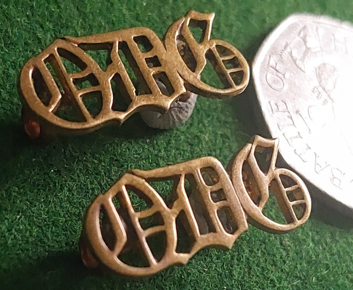 ORIGINAL QUEEN’S DRAGOON GUARDS SHOULDER TITLE PAIR. SEE DESCRIPTION.
