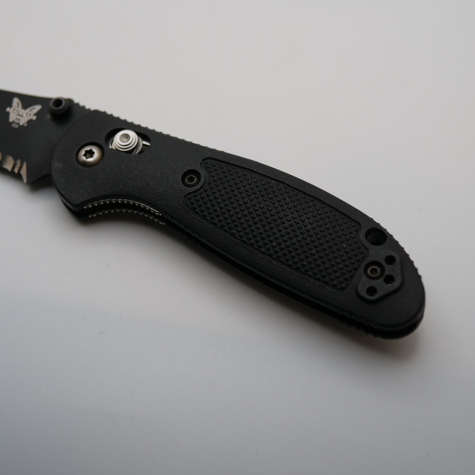 BENCHMADE 556 Mini Griptilian All Black D2 Drop Point Combo Edge Great Shape