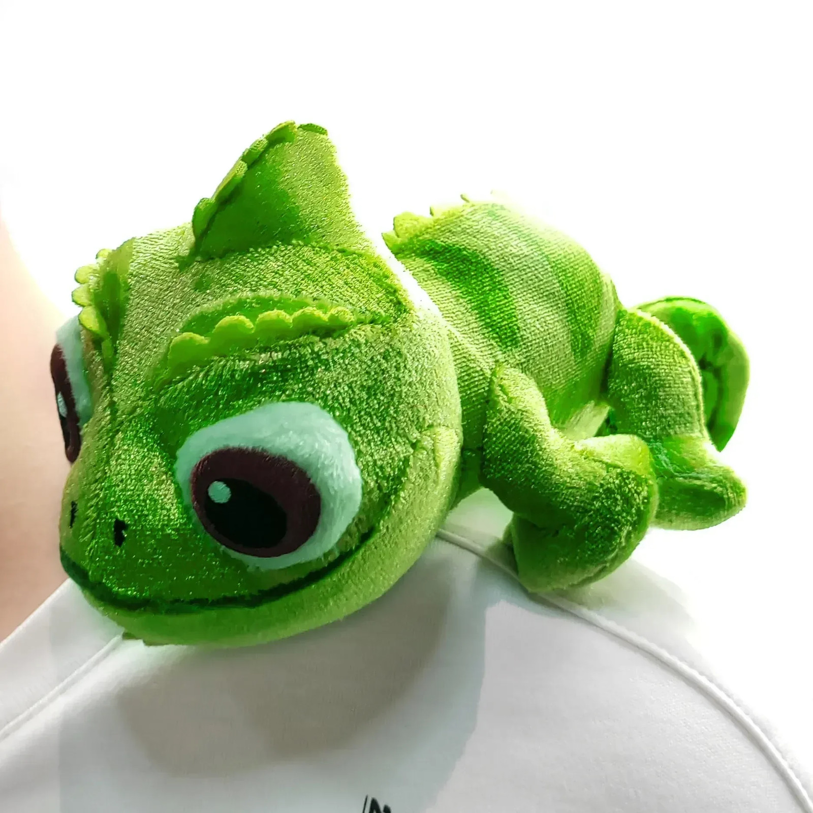 Disney Tangled Pascal Shoulder Stuffed Animal Magnetic Chameleon | Free Shipping