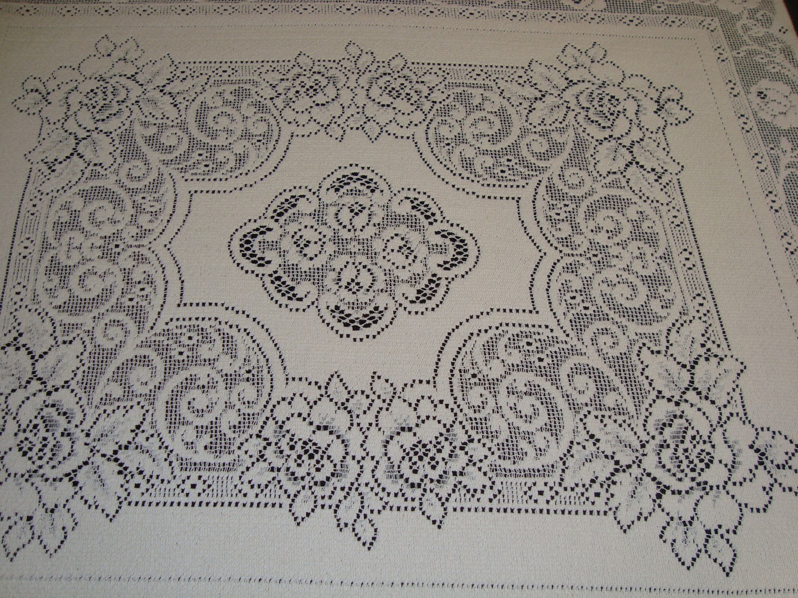 NEW LACE CROCHET MACRAME PANEL TABLE TOPPER DOILY IVORY 28″ x 34″ lg