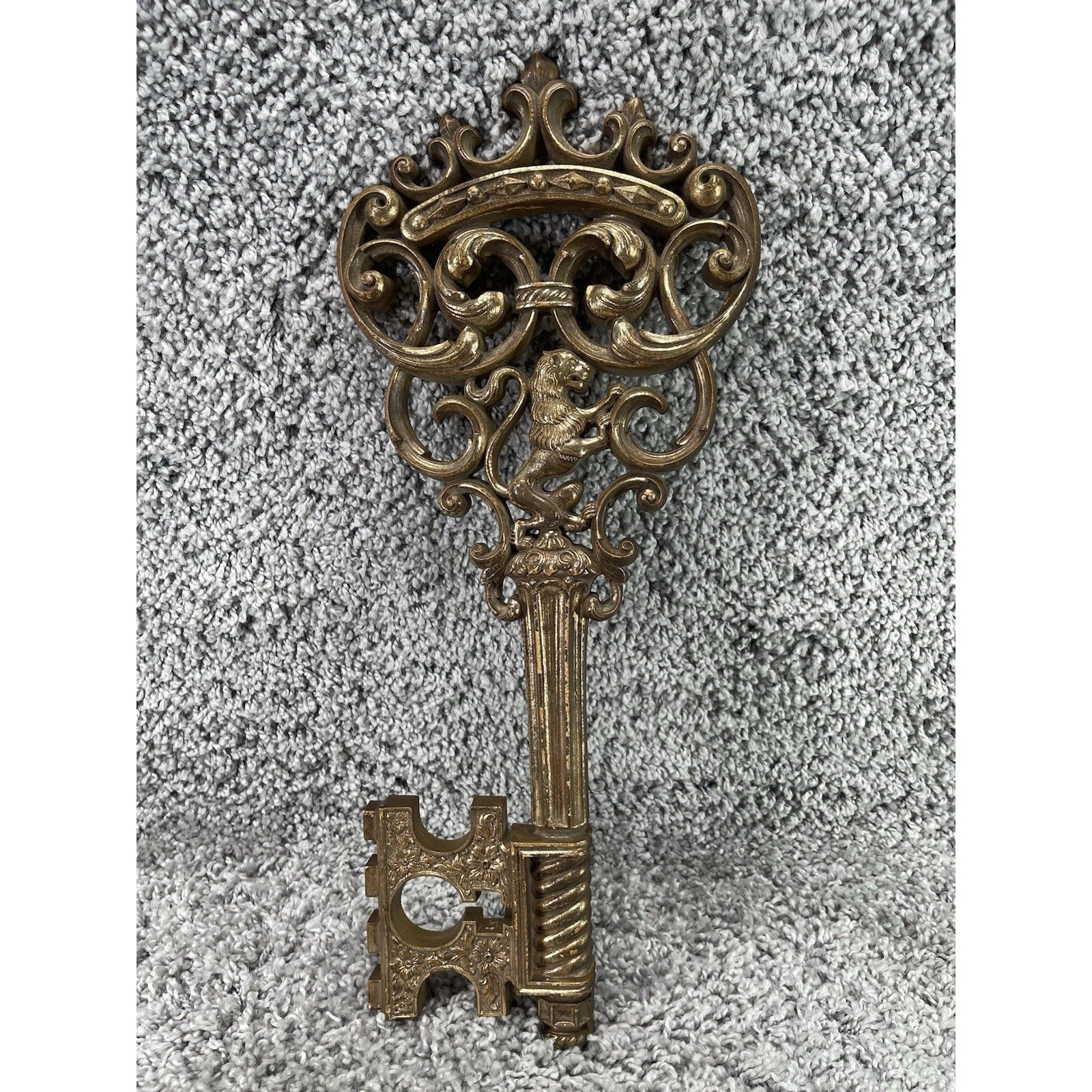 Vintage Mid Century Dart Hollywood Regency Hanging Lion Crown Key 18″