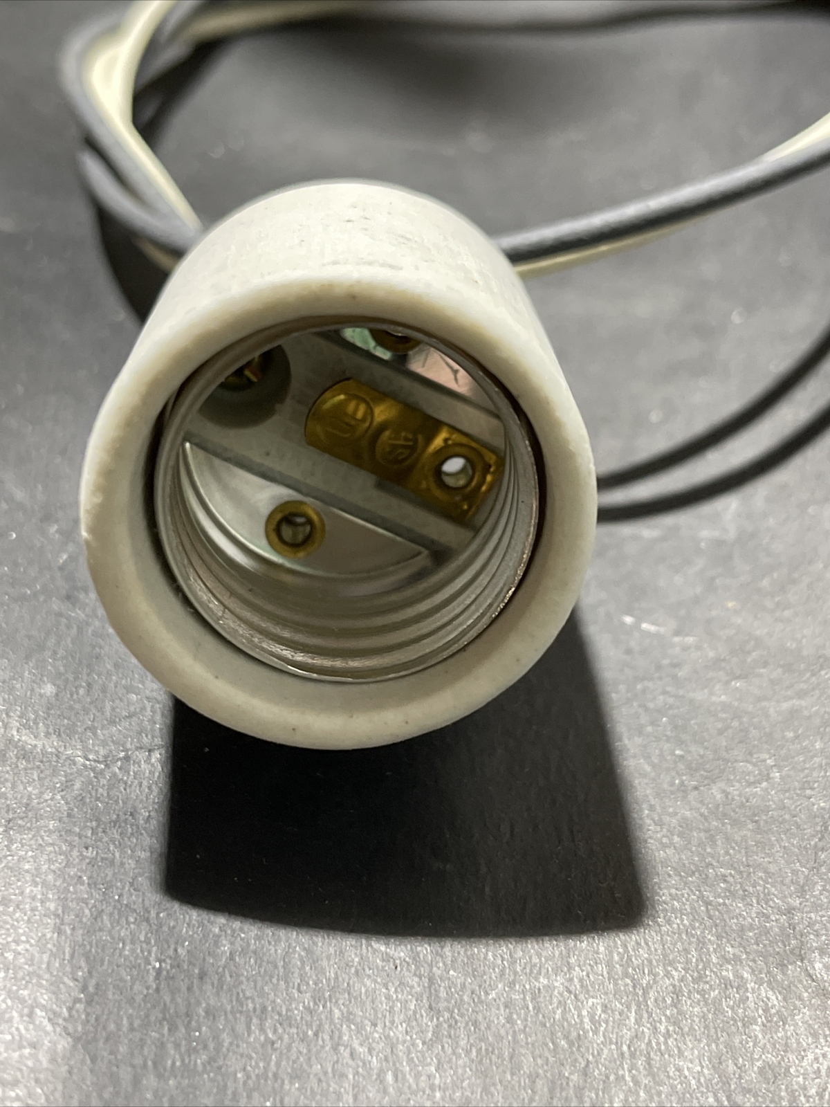 New Keyless Medium Base E26 Porcelain Socket With 18″ Lead Wires And Hickey