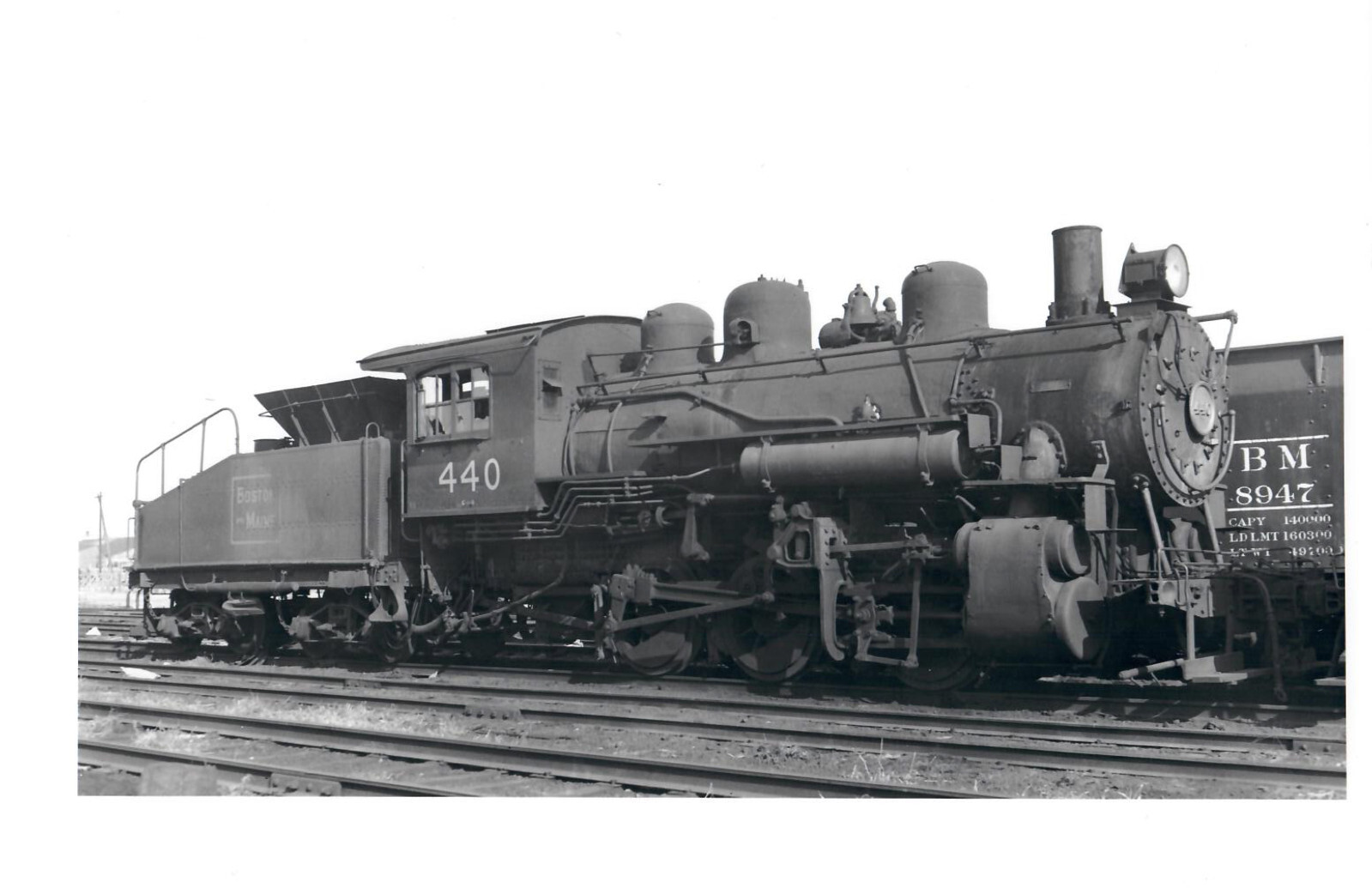 Photograph: Boston & Maine #440 USRA 0-6-0 Switcher 8 X 10, EX