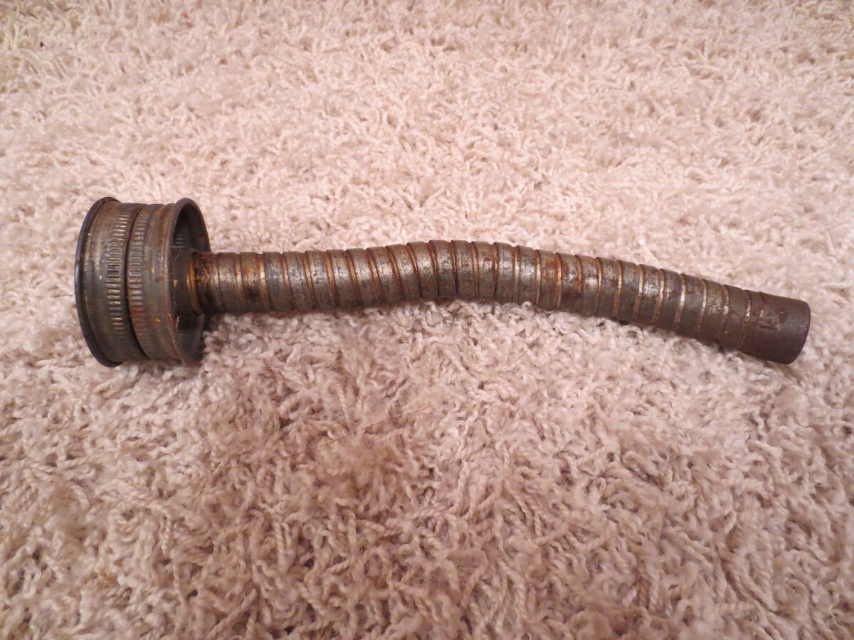VINTAGE ANTIQUE OIL CAS CAN METAL METAL NOZZLE SPOUT WITH FILTER STRAINER ON END