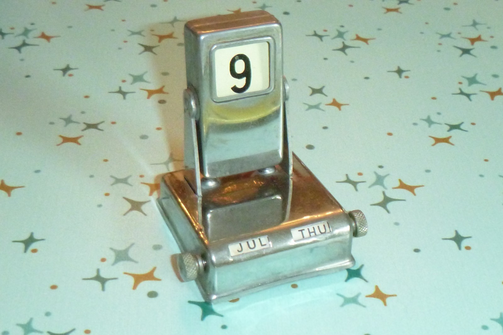 Vtg 50s 60s Perpetual Flip Desk Calendar Silver Tone Metal Date Day 2.5″ H Japan