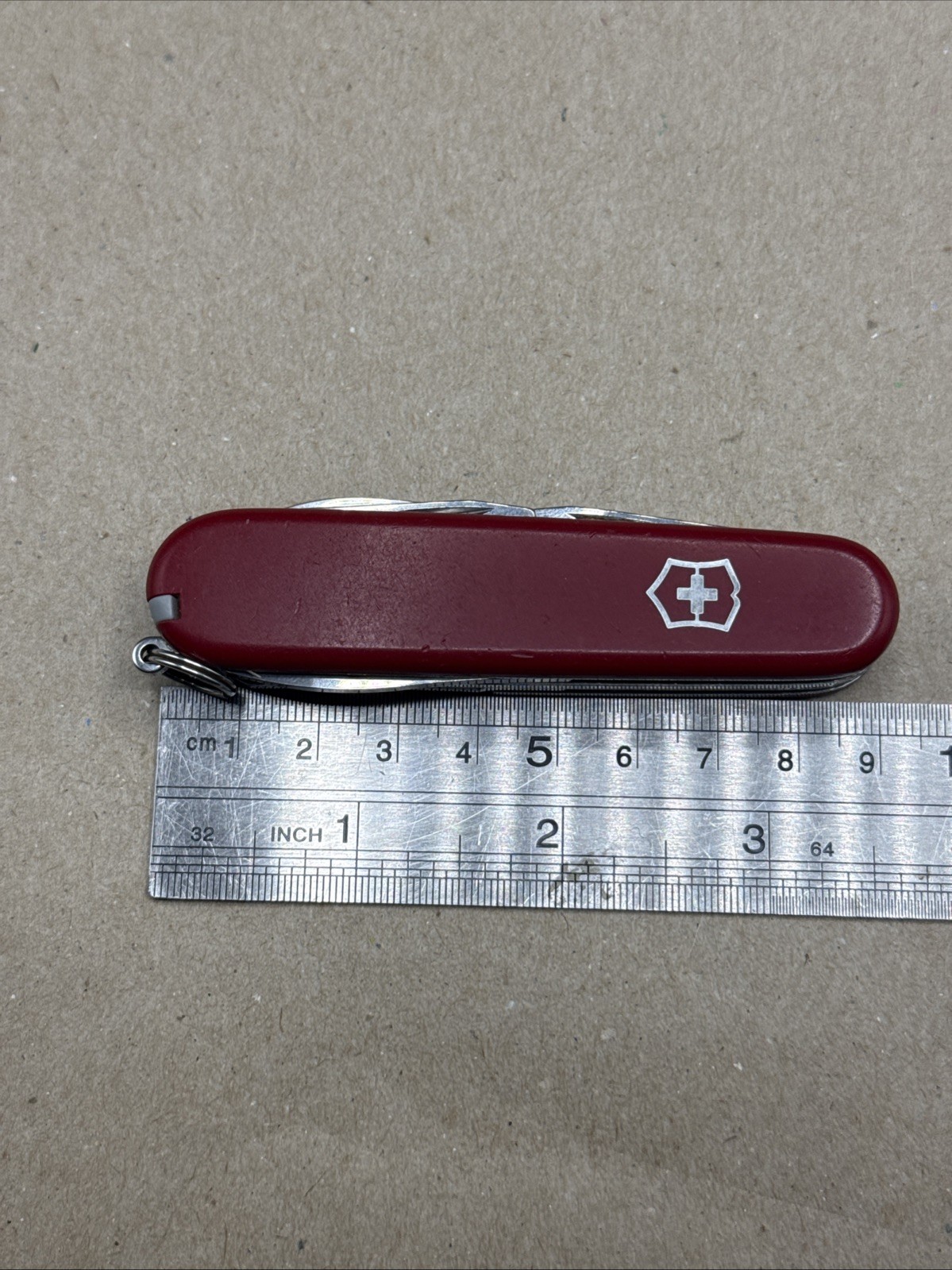 Victorinox Hiker Swiss Army knife – Red