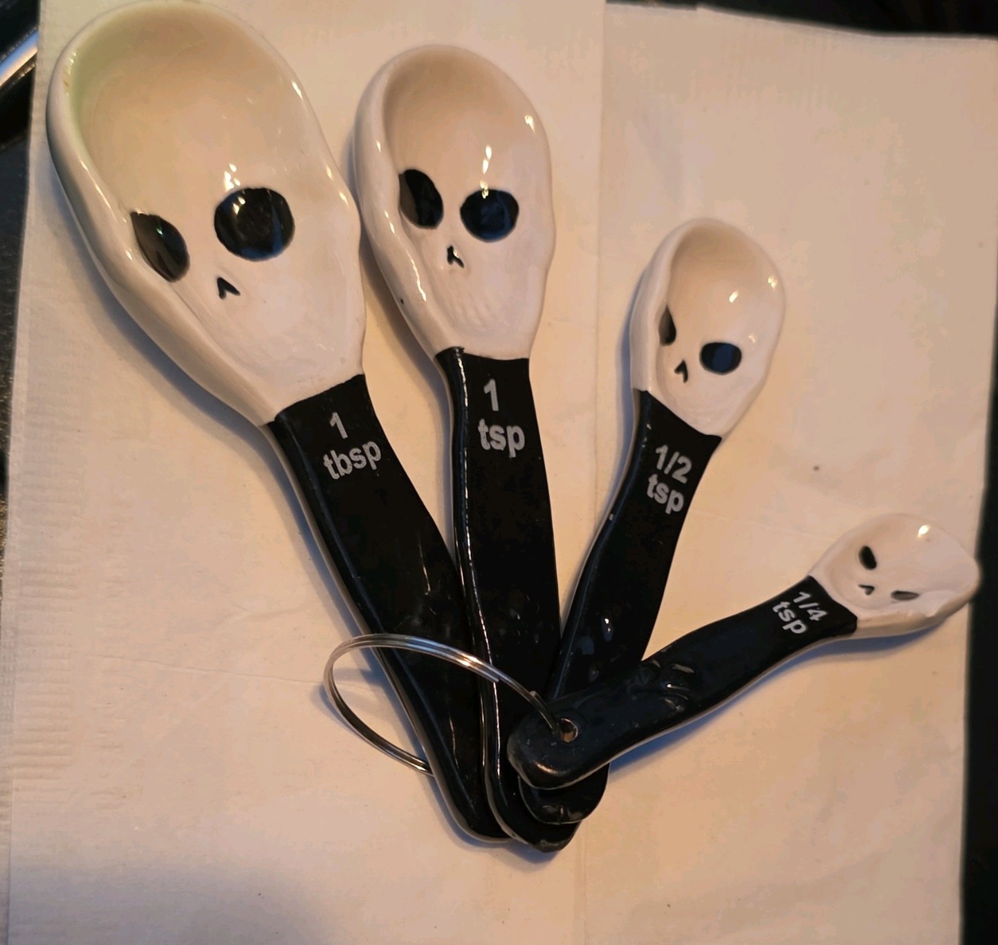 Skull Shaped Ceramic Measuring Spoons Set Halloween 1 tbsp 1 tsp 1/2 tsp*note