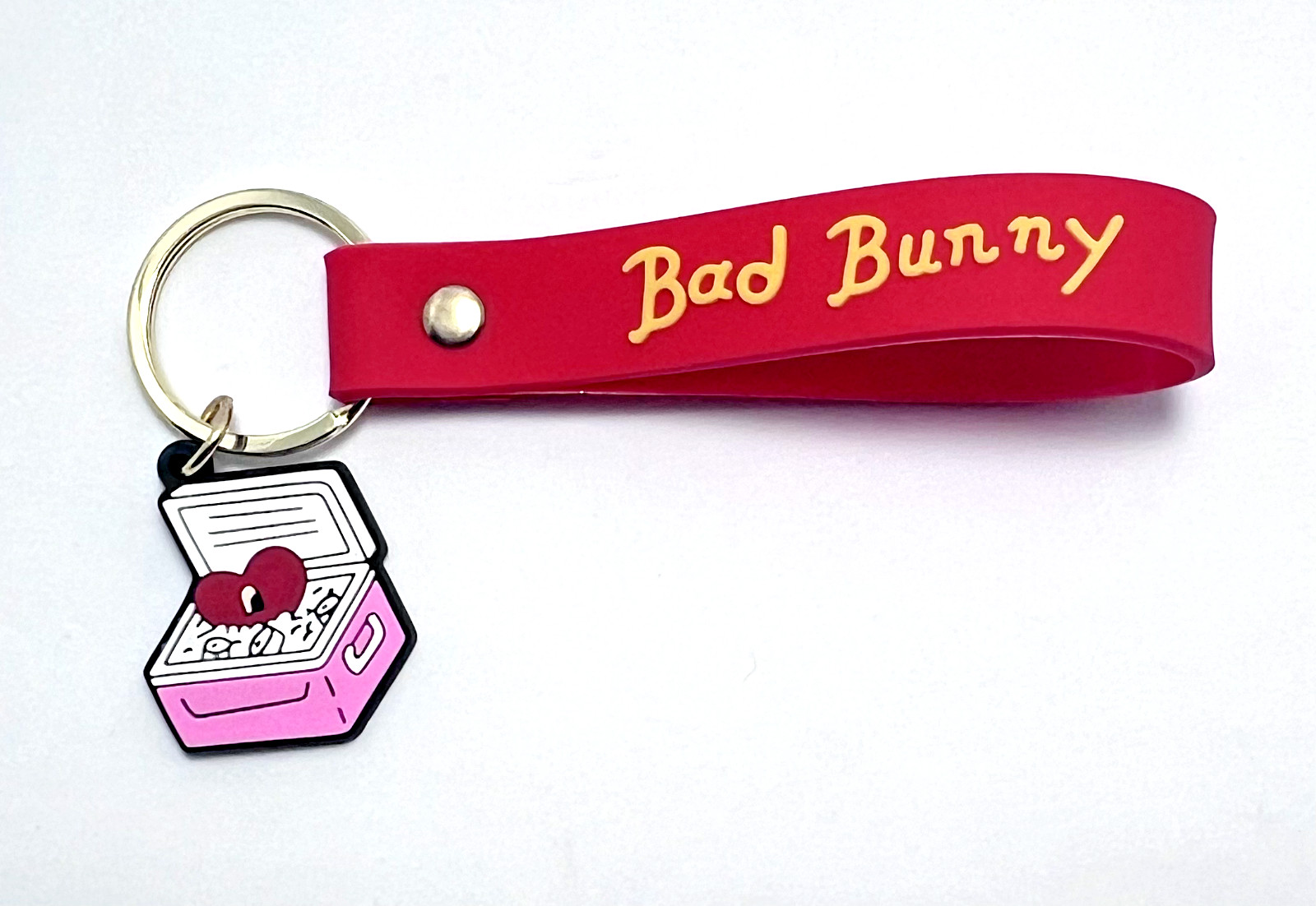 BAD BUNNY KEYCHAIN Strap with Heart Cooler UN VERANO SIN TI