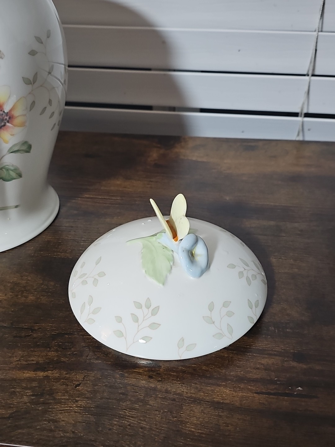 Lenox Butterfly Meadow Louise Le Luyer Porcelain Large Canister & Butterfly 8″