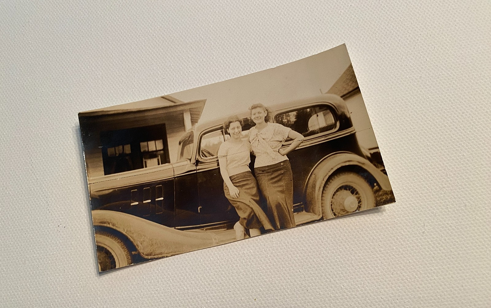VINTAGE 1934 PHOTO Women in skirts Model T Ford old car Gay interest