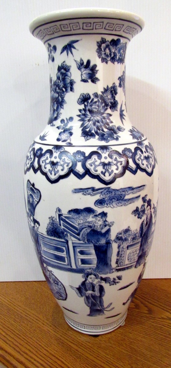 VINTAGE LARGE HAND PAINTED ASIAN CHINOISERIE PORCELAIN VASE 16.5 IN (EZS003926)